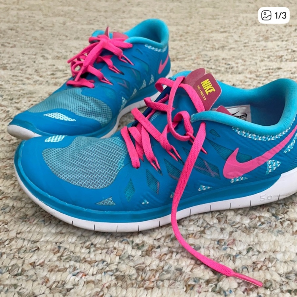 Nike Women's Teal and Pink Athletic Shoes